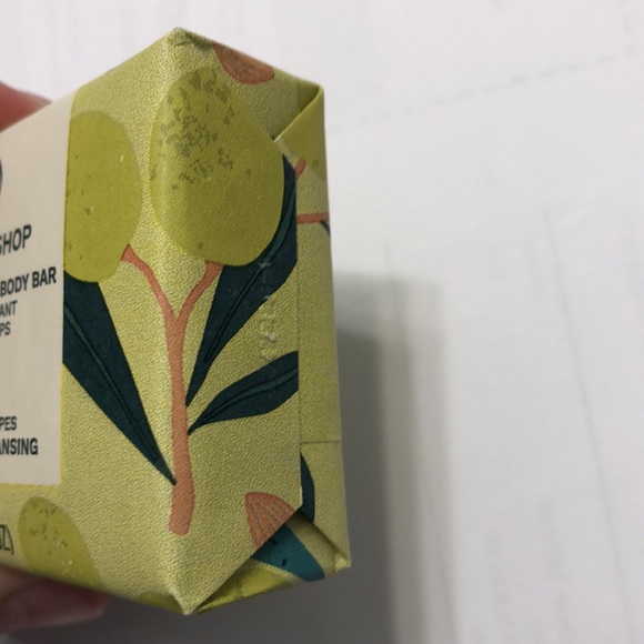 The Body Shop Cleansing Face and Body Bar Olive For All Skin Types Vegan 3.5 oz - Picture 4 of 4